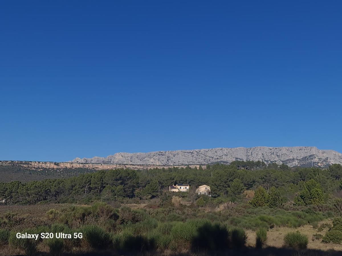 شقة Mas Gabelys Superbe Vue Sainte Victoire Jardin Terrasse Et Piscine تخي المظهر الخارجي الصورة